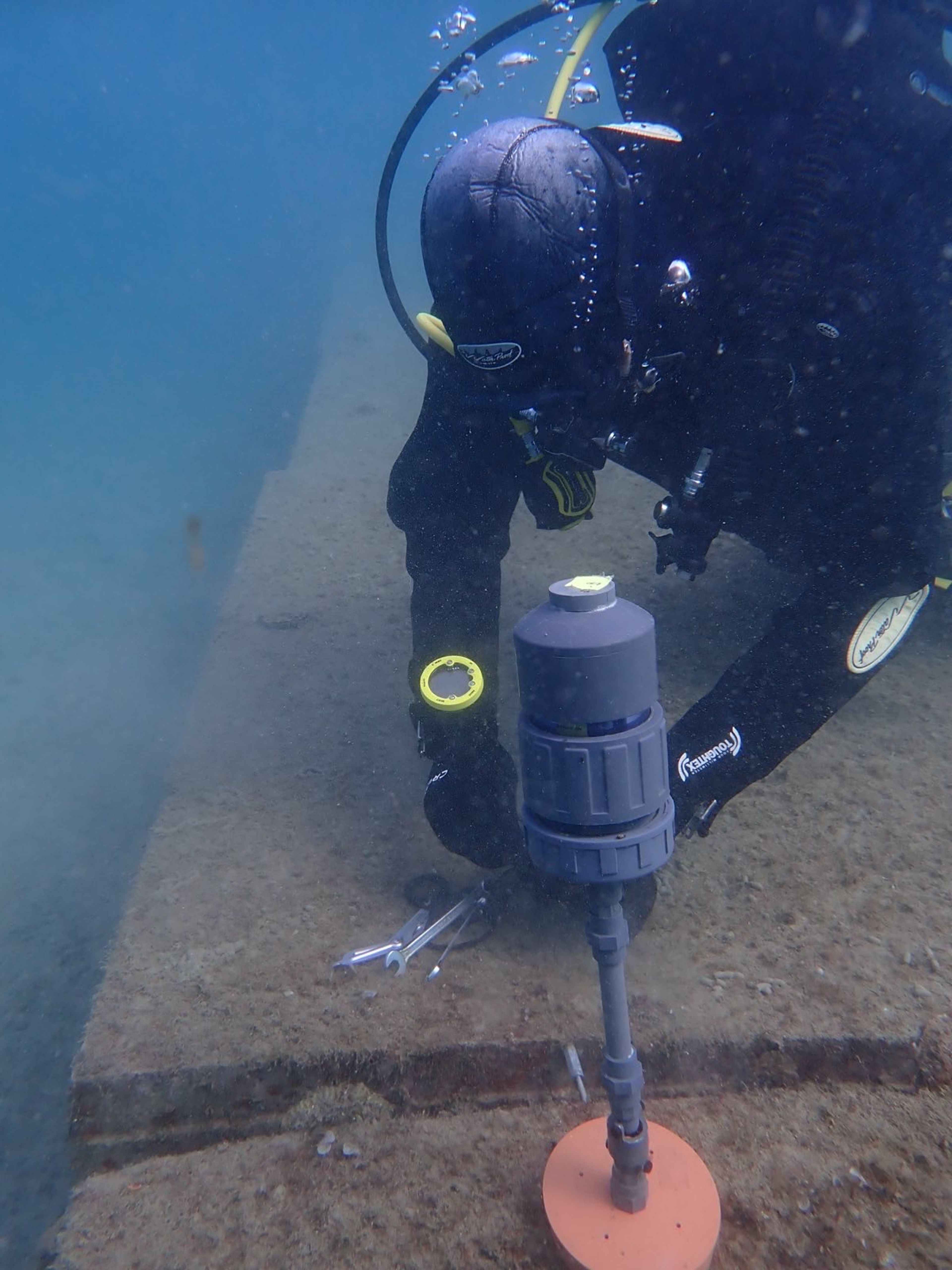 Roman Kirschner installing the sensor. Pula 2024. Credit: Karmen Franinovic